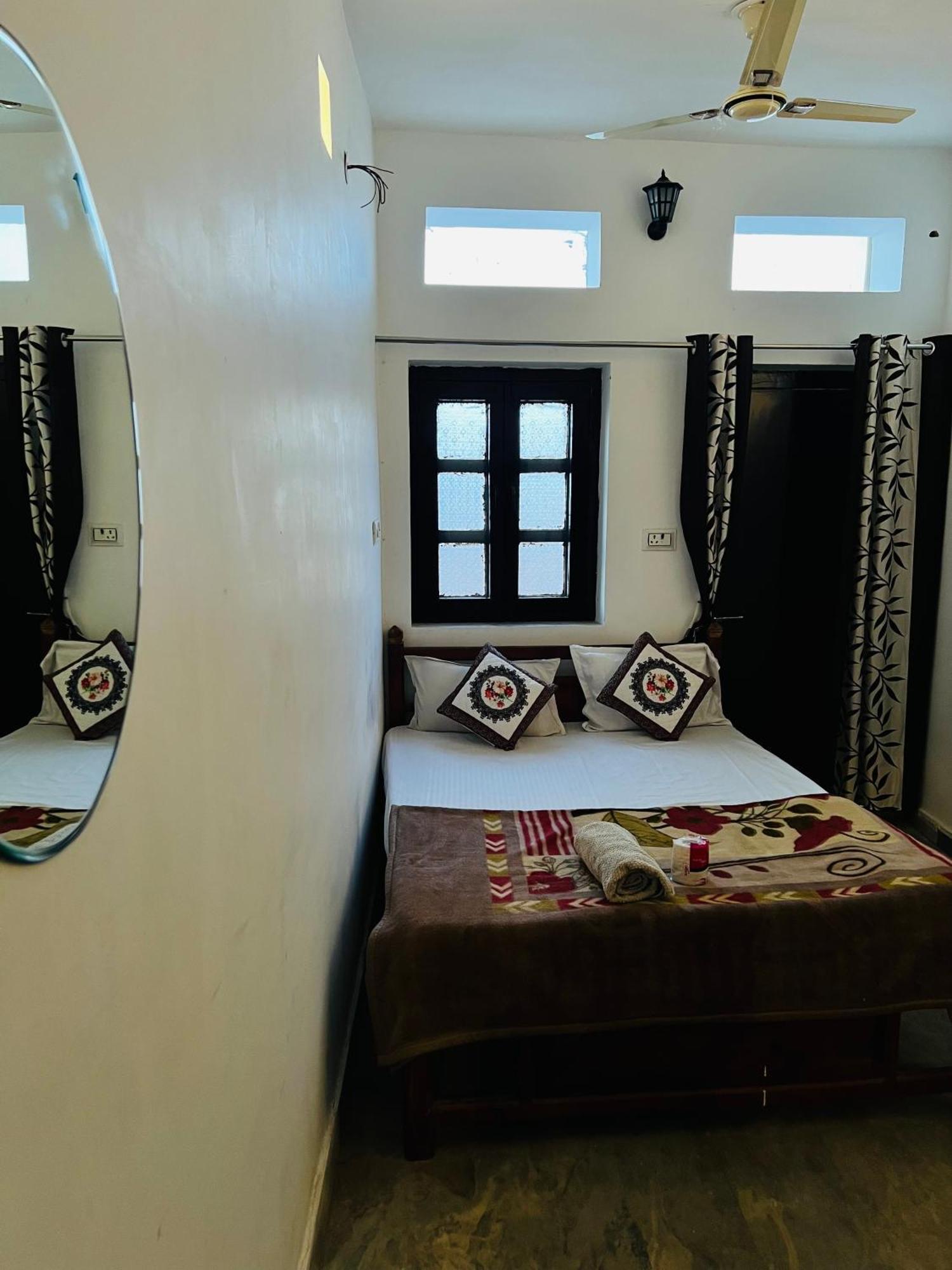 Suri Guest House Pushkar Exterior photo